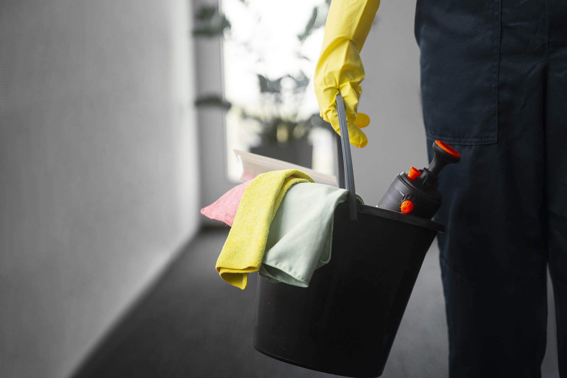 front-view-man-cleaning-indoors-2